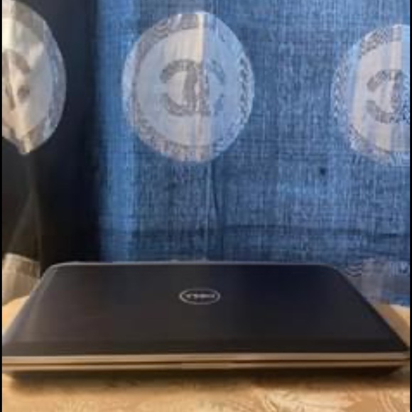 Latitude e6330 - Picture 2 of 4